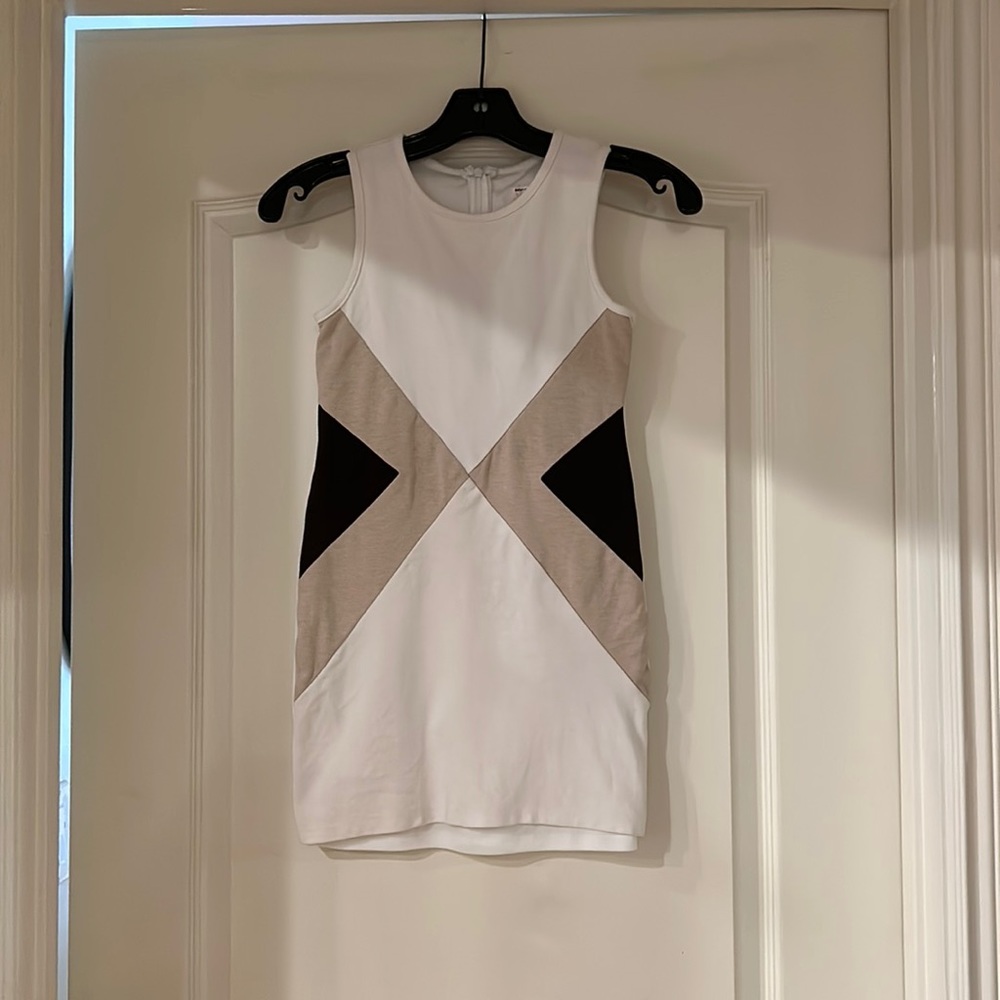 Kids dress medium 10 in color is white, gold and black
